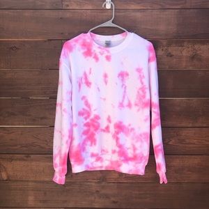 GILDAN: TIE DYE SWEATSHIRT